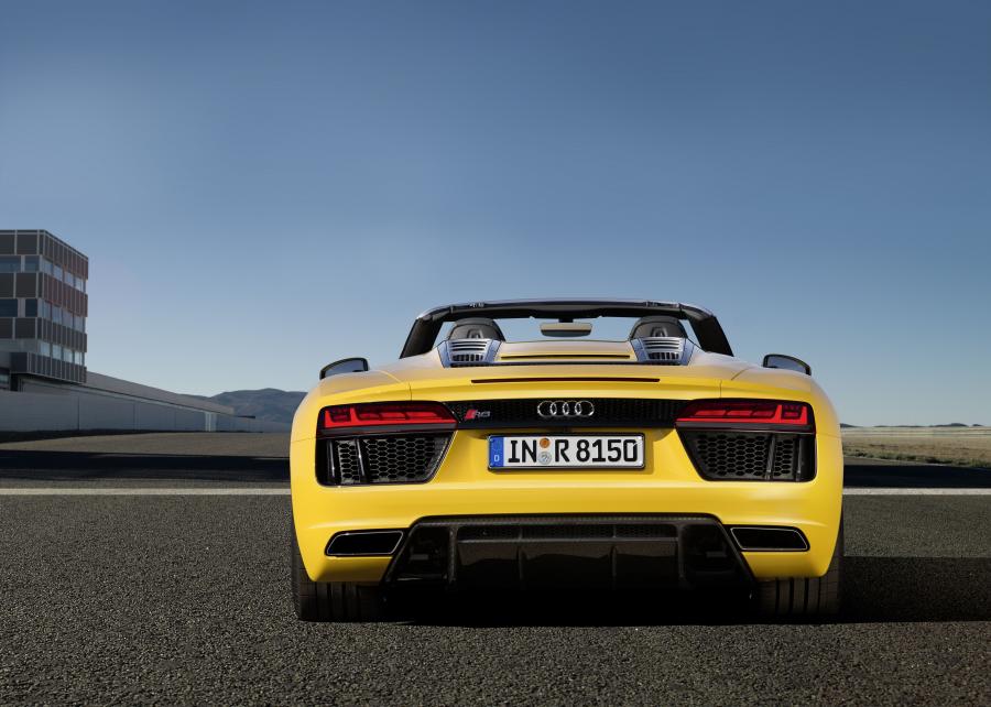  Audi R8 Spyder V10 2016 года  (WW) (фото 33 из 61)
